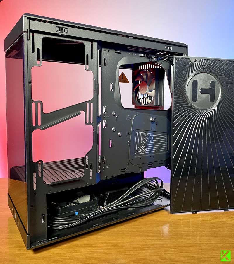Review Casing PC HYTE Y40
