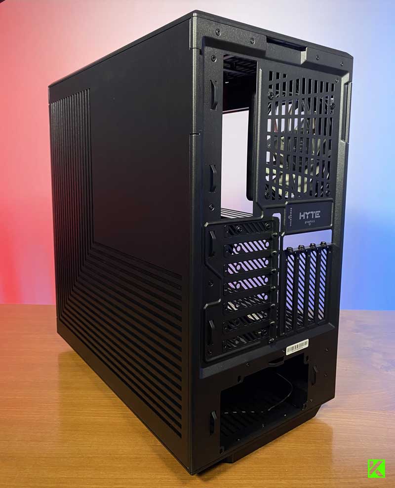 Review Casing PC HYTE Y40