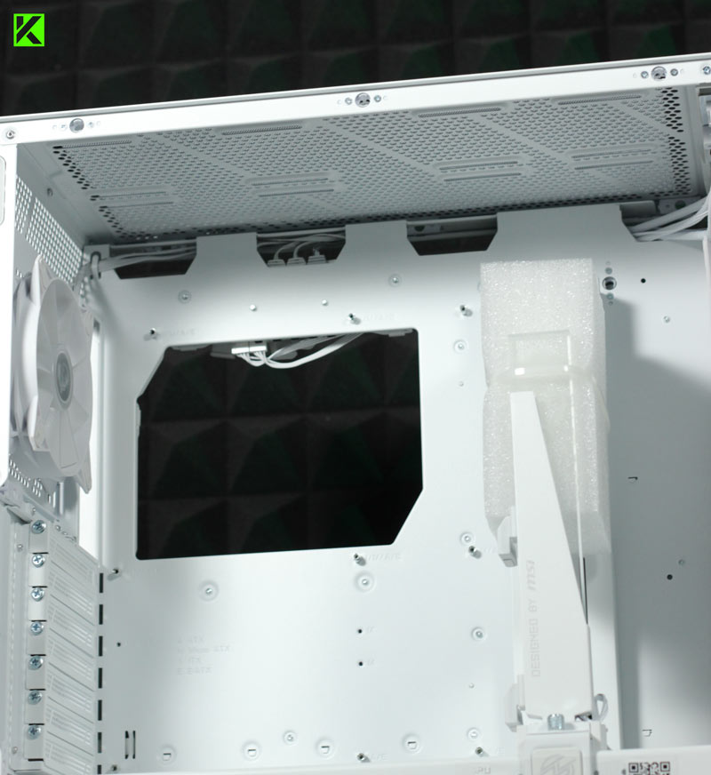 Review Casing MSI MPG Gungnir 300R