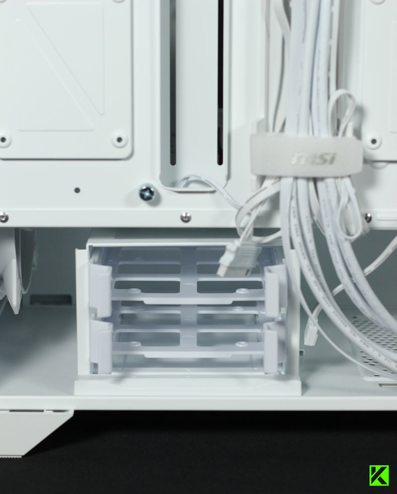 Review Casing MSI MPG Gungnir 300R