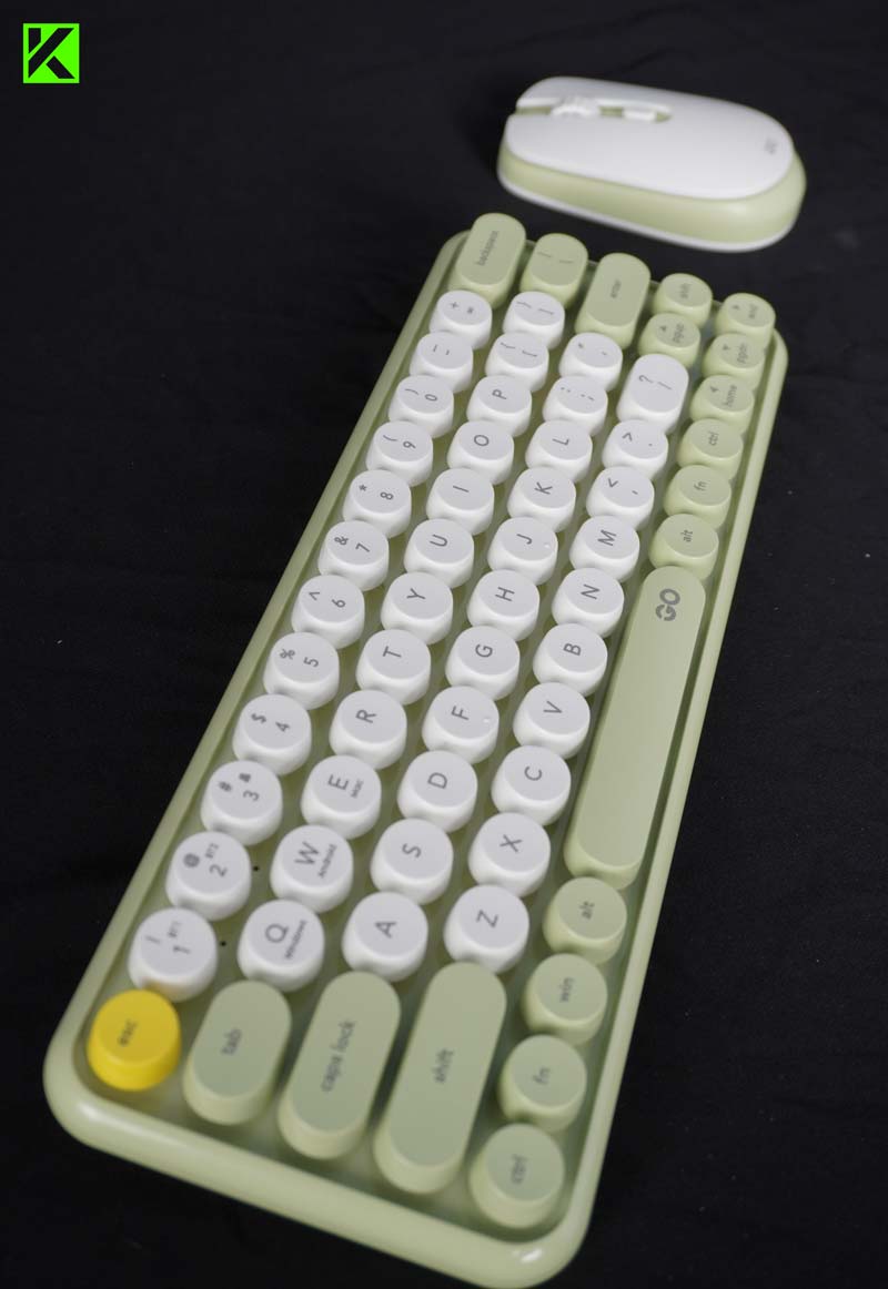 Jumlah tombol: 4
Baterai: 1 baterai AA (terlampir)
Ukuran: 102 x 60 x 27 mm
Berat: 63 g