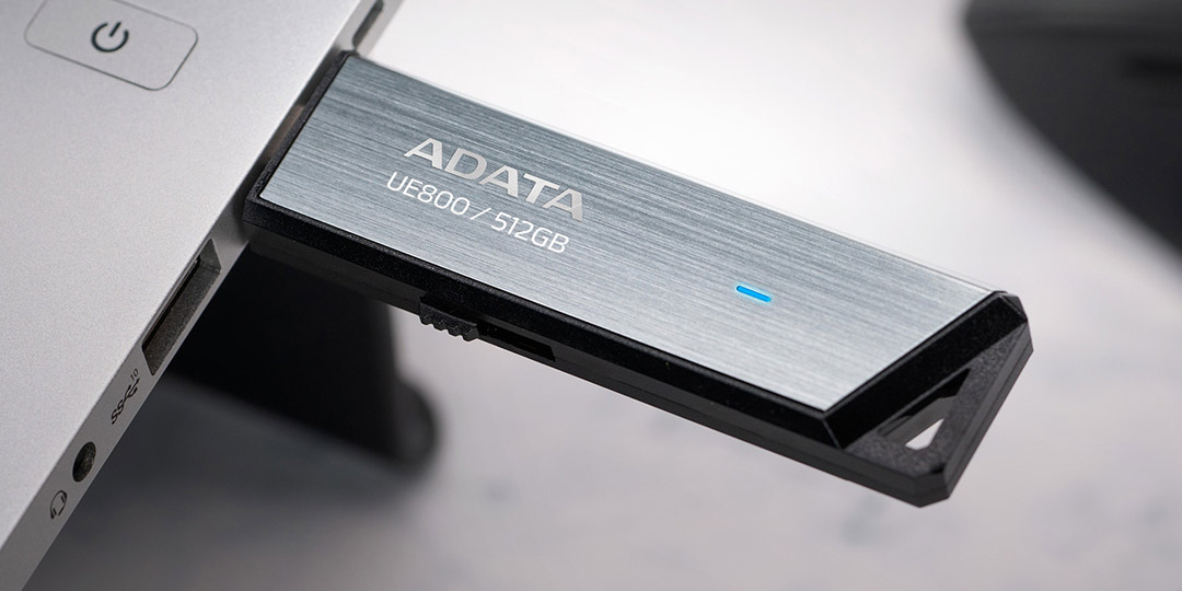 Review ADATA UE800