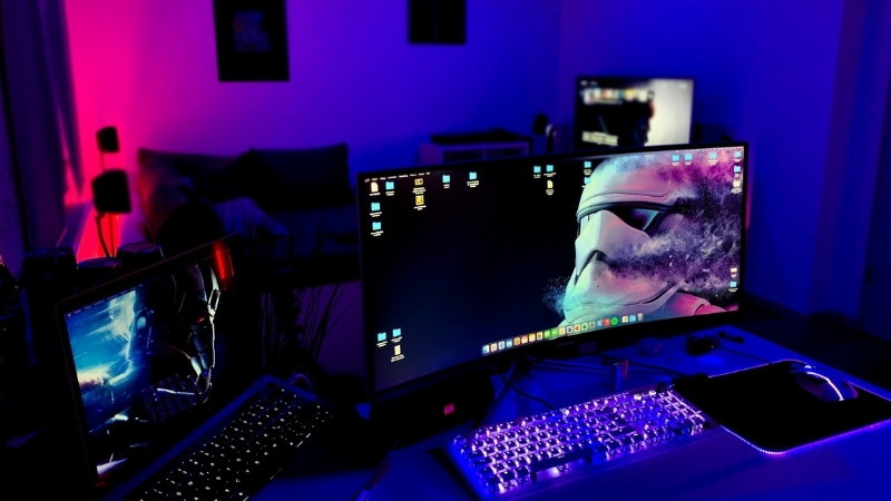 beda monitor LED dan LCD