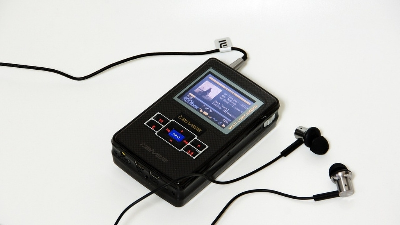 Perbedaan TWS dan Earphone Media 2