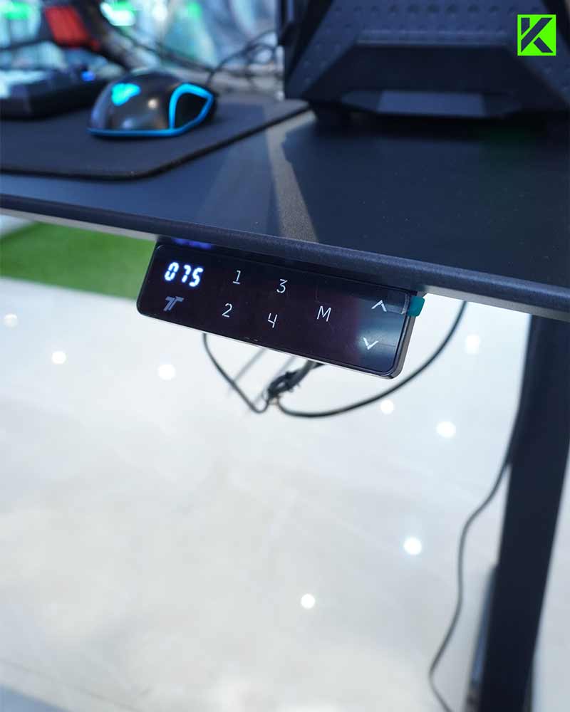 Review TTRacing TITUS X Smart Desk!