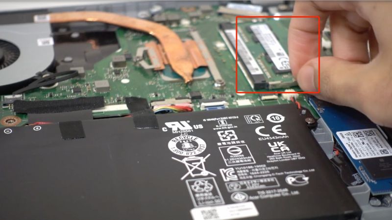 Tahapan membuka RAM Laptop
